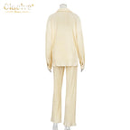 Clacive Lässiger locker sitzender Hausanzug Herbst Langarmbluse mit High-Waist-Hose Set Damen Elegantes plissiertes beiges 2-teiliges Hosenset