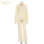Clacive Lässiger locker sitzender Hausanzug Herbst Langarmbluse mit High-Waist-Hose Set Damen Elegantes plissiertes beiges 2-teiliges Hosenset