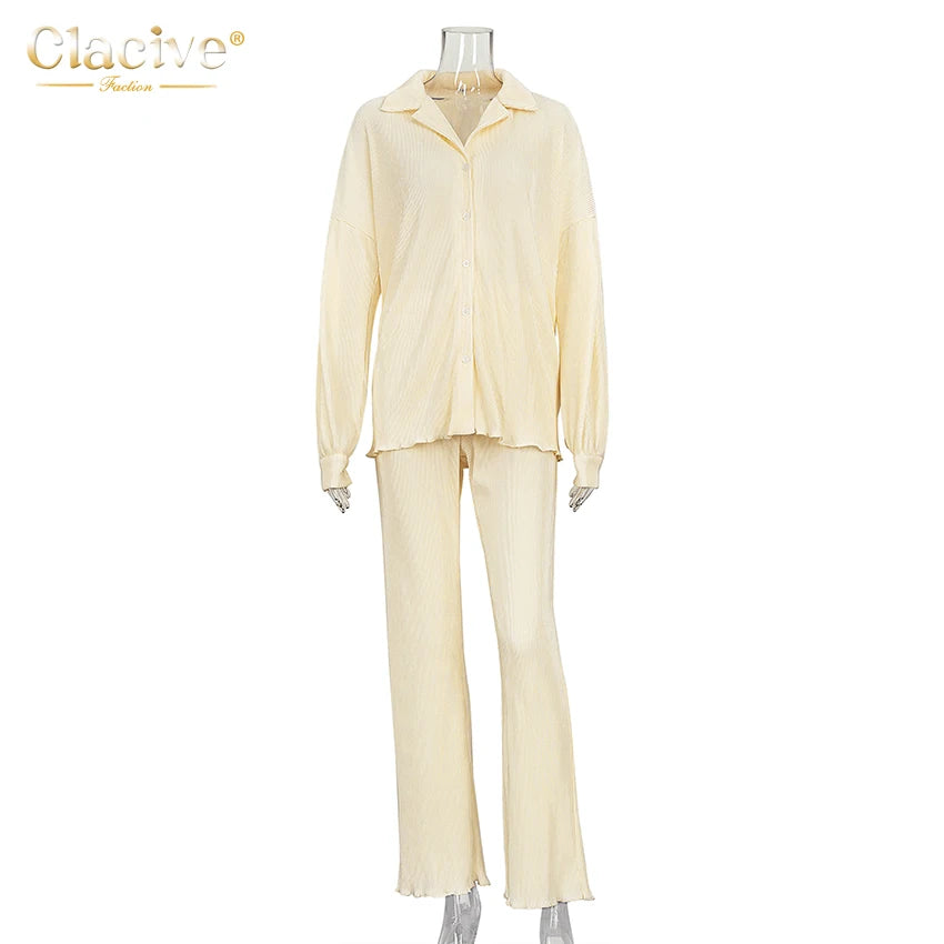 Clacive Lässiger locker sitzender Hausanzug Herbst Langarmbluse mit High-Waist-Hose Set Damen Elegantes plissiertes beiges 2-teiliges Hosenset