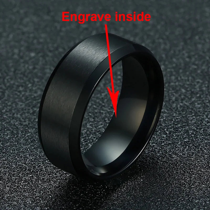 Vnox Personalisierter Edelstahlring mit abgeschrägter Kante und gebürsteter Mitte für Herren und Damen, schwarzer Ehering, individueller Namensbuchstaben-Datum-Ring