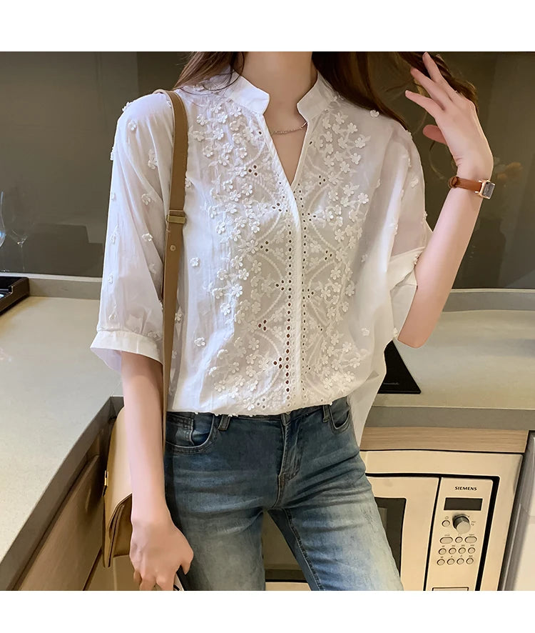 Sommer Blumenstickerei Spitzenbluse Mode Damen V-Ausschnitt Freizeitshirt Chic Kurzarm Hohl-Out Oberteile Elegante Blusen 24350