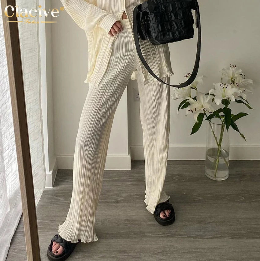 Clacive Lässiger locker sitzender Hausanzug Herbst Langarmbluse mit High-Waist-Hose Set Damen Elegantes plissiertes beiges 2-teiliges Hosenset
