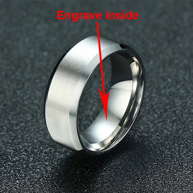 Vnox Personalisierter Edelstahlring mit abgeschrägter Kante und gebürsteter Mitte für Herren und Damen, schwarzer Ehering, individueller Namensbuchstaben-Datum-Ring
