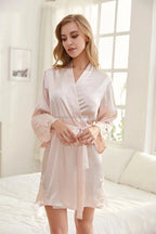 Spitze Braut Robe Hochzeitsfeier Einfarbige Braut Satin Braut- und Brautjungfernroben