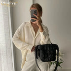 Clacive Lässiger locker sitzender Hausanzug Herbst Langarmbluse mit High-Waist-Hose Set Damen Elegantes plissiertes beiges 2-teiliges Hosenset