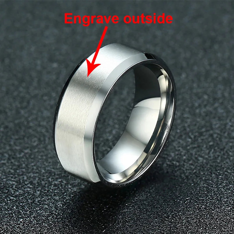 Vnox Personalisierter Edelstahlring mit abgeschrägter Kante und gebürsteter Mitte für Herren und Damen, schwarzer Ehering, individueller Namensbuchstaben-Datum-Ring