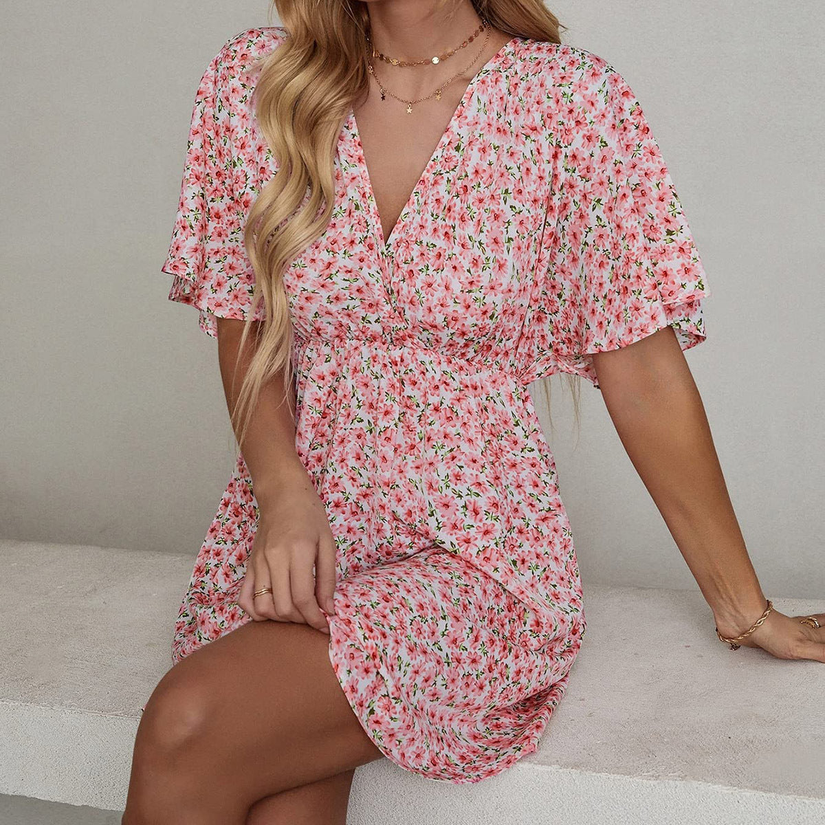 2024 Europa und die Vereinigten Staaten Frühling und Sommer neues Damenkleid Druck V-Ausschnitt Kurzarm Freizeit lockeres Kleid Frauen