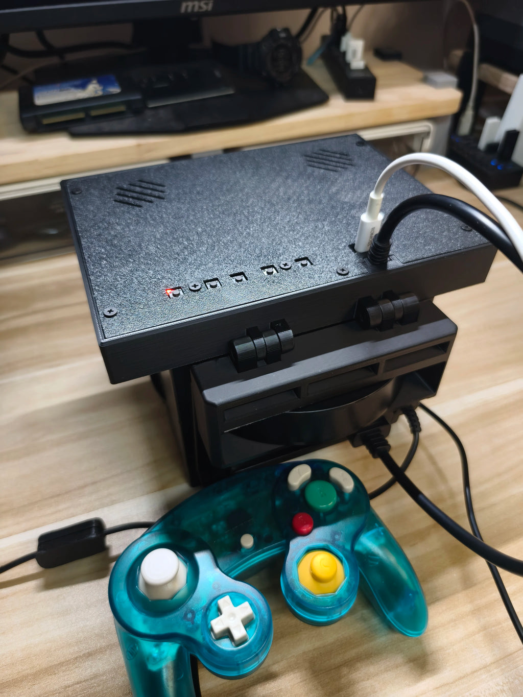 8-Zoll Gamecube 3D-Druck Retro Arcade Spielkonsole Tragbares Display Mini-Monitor mit Stereo für Gamecube NGC NTSC