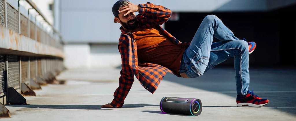 MLOVE E80 Tragbarer Bluetooth-Lautsprecher – Leistungsstarker Dual-Sound, farbenfrohe RGB-Beleuchtung, vollständig wasserdicht (IPX7), TWS-fähig