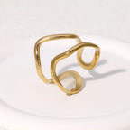 LATS Edelstahl Goldfarbene Ringe für Damen und Herren 2024 Farbecht Beliebte Party Personalisierte Überzogene Charms Schmuck Geschenke