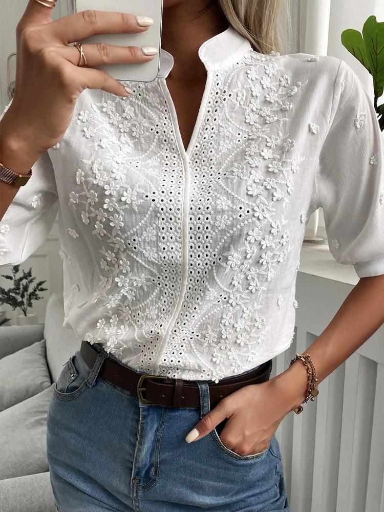Sommer Blumenstickerei Spitzenbluse Mode Damen V-Ausschnitt Freizeitshirt Chic Kurzarm Hohl-Out Oberteile Elegante Blusen 24350