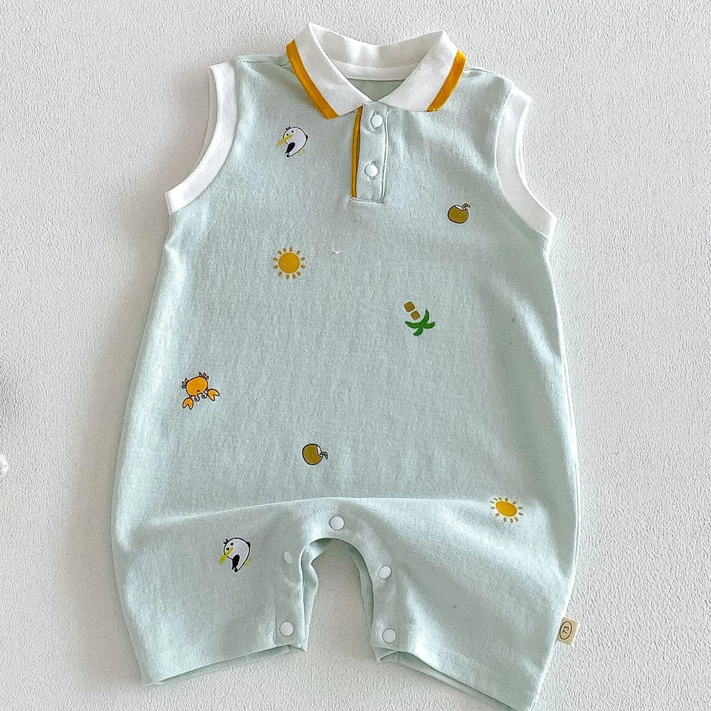 2026 Neue Sommer-Babykleidung 0-2 Jahre Cartoon-Print Ärmelloser Polo-Strampler Atmungsaktives Mesh-Gewebe mit Knopfleiste und Druckknopfverschluss