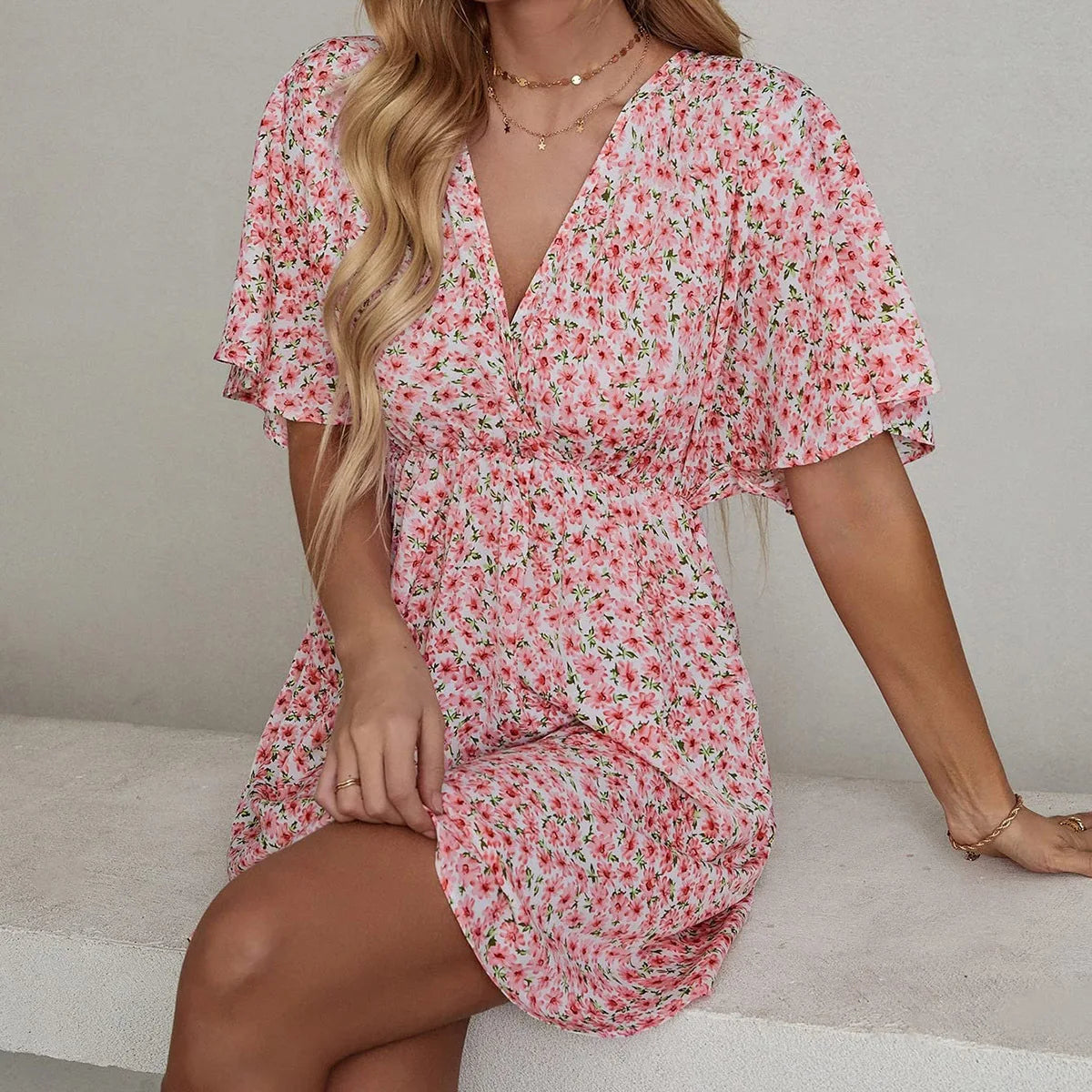 2024 Europa und die Vereinigten Staaten Frühling und Sommer neues Damenkleid Druck V-Ausschnitt Kurzarm Freizeit lockeres Kleid Frauen