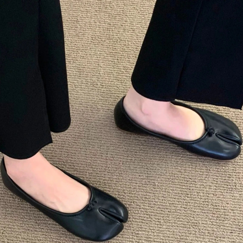 Mode Weiches Leder geteilter Zeh Damen Tabi Ballettschuhe Frühling Herbst Bequeme Spaziergänger Faulenzer Slipper Lässige Mädchen Tanzschuhe