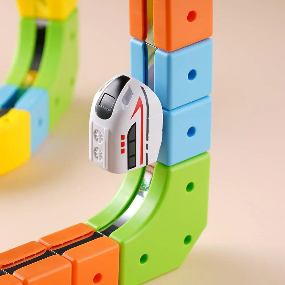 Magnetische elektrische Eisenbahnlokomotive Holzschiene Slot Diecast Eisenbahn mit zwei Waggons Holzzug Kinderspielzeug Biro Schiene