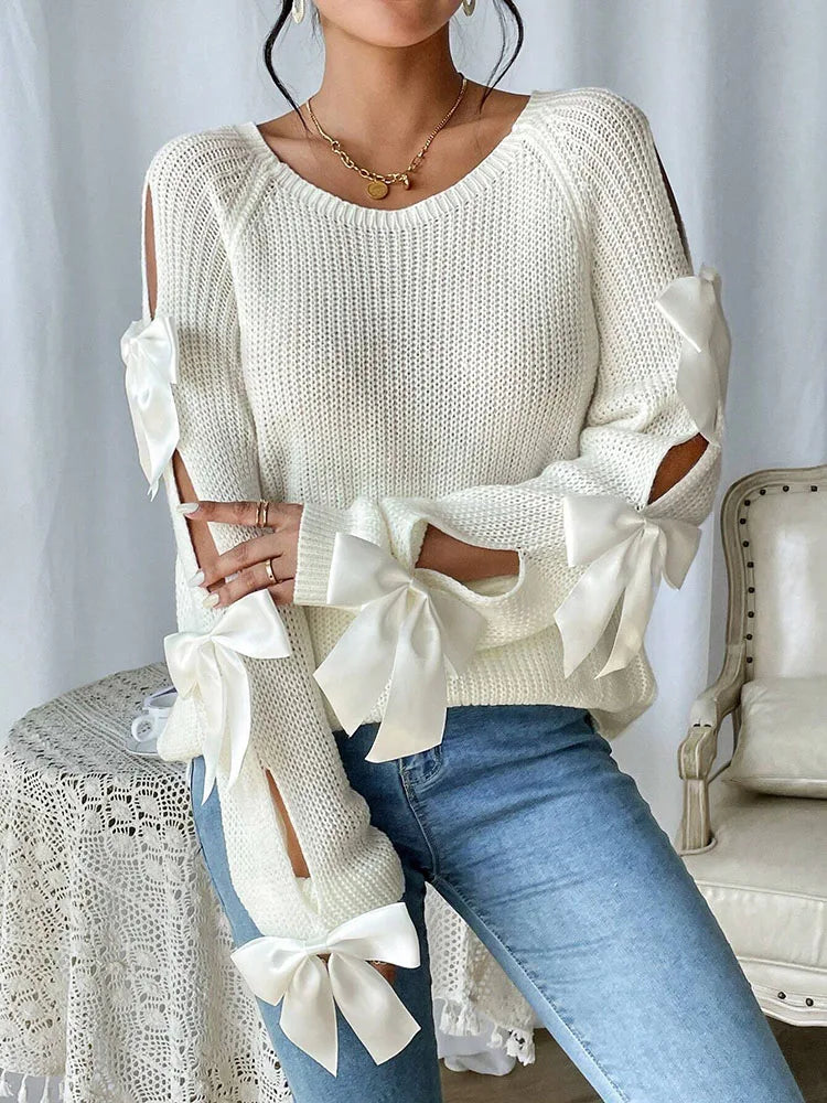 Modischer Strickpullover mit Schleifendetails, durchbrochenen Raglanärmeln und Rundhalsausschnitt im minimalistischen Stil