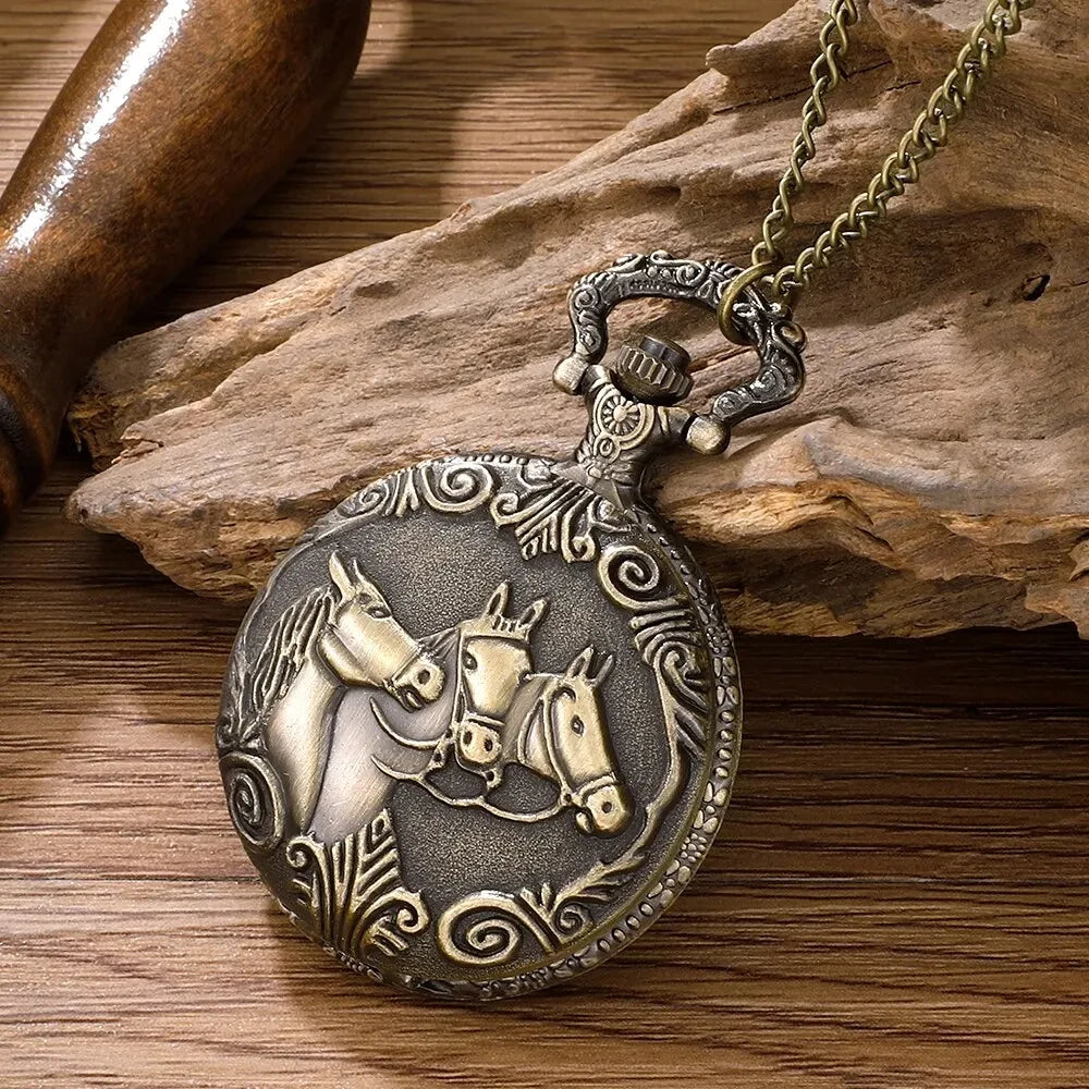 Fashion Vintage Relief Horse Pocket Watch On Chain Vintage watches Quartz Alloy Necklace Pendant Clock Gifts for women