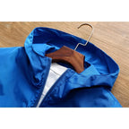 Maßgeschneiderte Reise-Team Zipperjacke, Kapuzen-Unisex-UV-beständige, wasserdichte Jacke für Herren und Damen, Oberbekleidung, Frühling, Sommer,