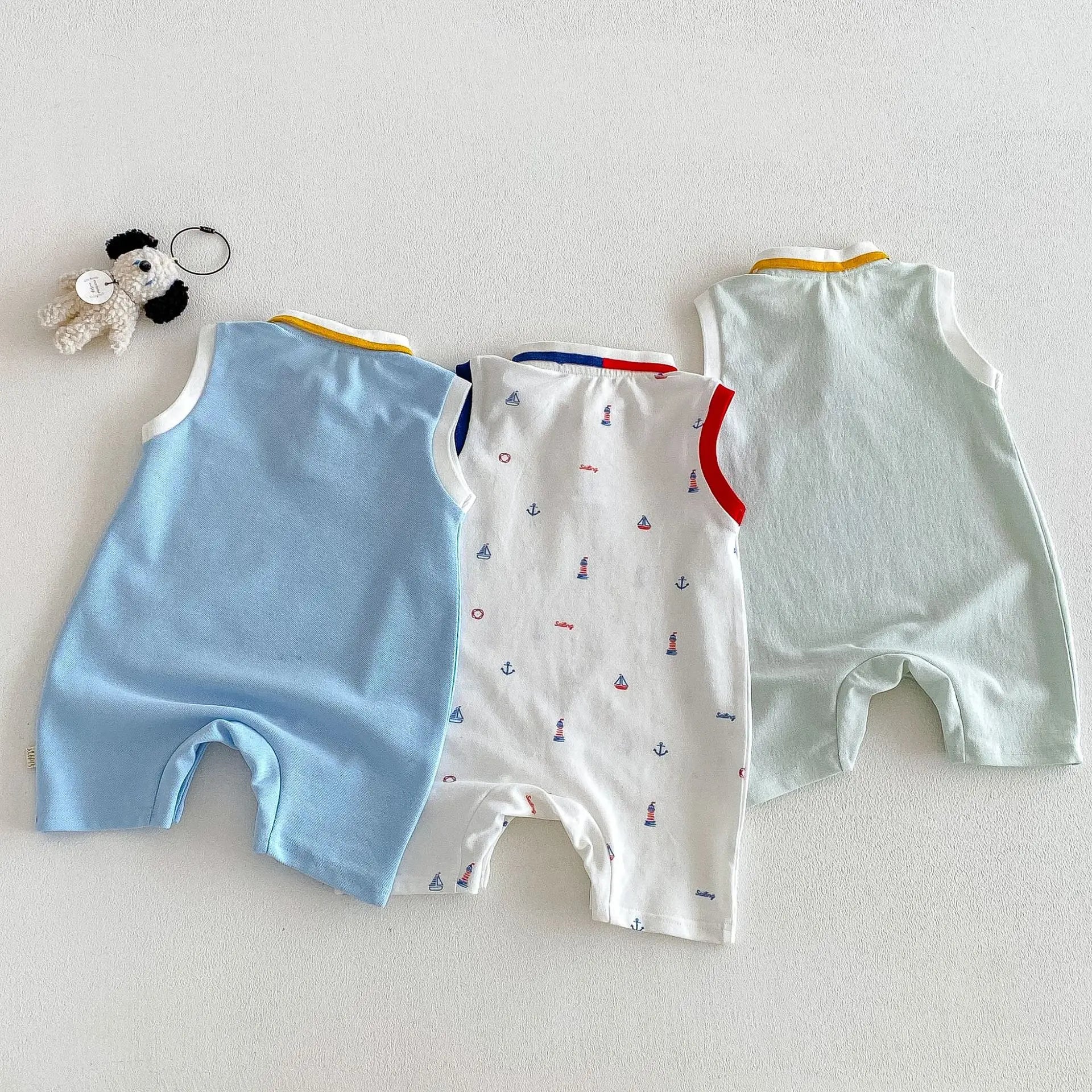 2026 Neue Sommer-Babykleidung 0-2 Jahre Cartoon-Print Ärmelloser Polo-Strampler Atmungsaktives Mesh-Gewebe mit Knopfleiste und Druckknopfverschluss