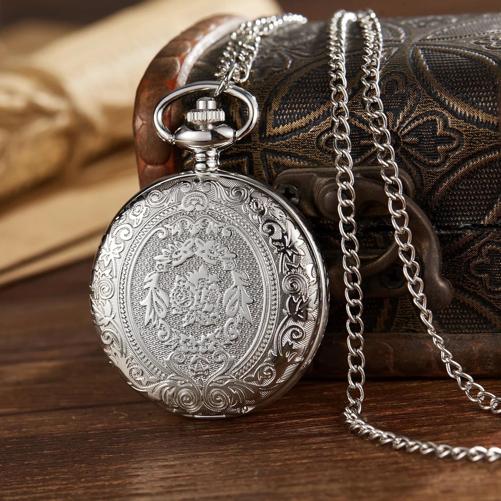 Retro nostalgic classical carved flip cover women men pocket watches necklaces hanging watches quartz suitable for giving gifts Hauptbild