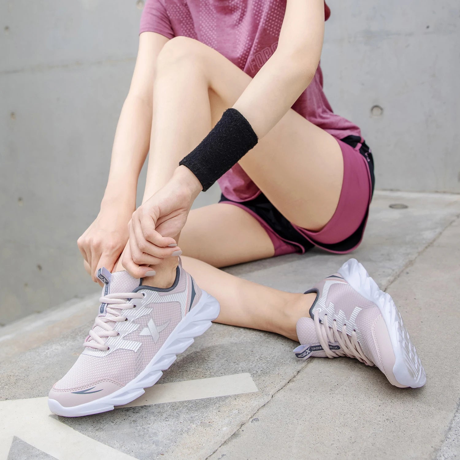 Xtep Damen Laufschuhe Verschleißfeste Freizeit-Sportschuhe Für Damen Winter Tennis Sneaker Damen Weiß 879318110073 Zweitbild