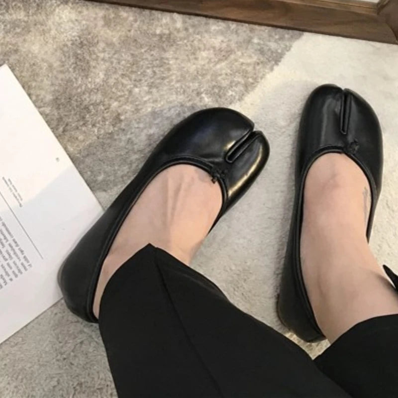 Mode Weiches Leder geteilter Zeh Damen Tabi Ballettschuhe Frühling Herbst Bequeme Spaziergänger Faulenzer Slipper Lässige Mädchen Tanzschuhe Zweitbild