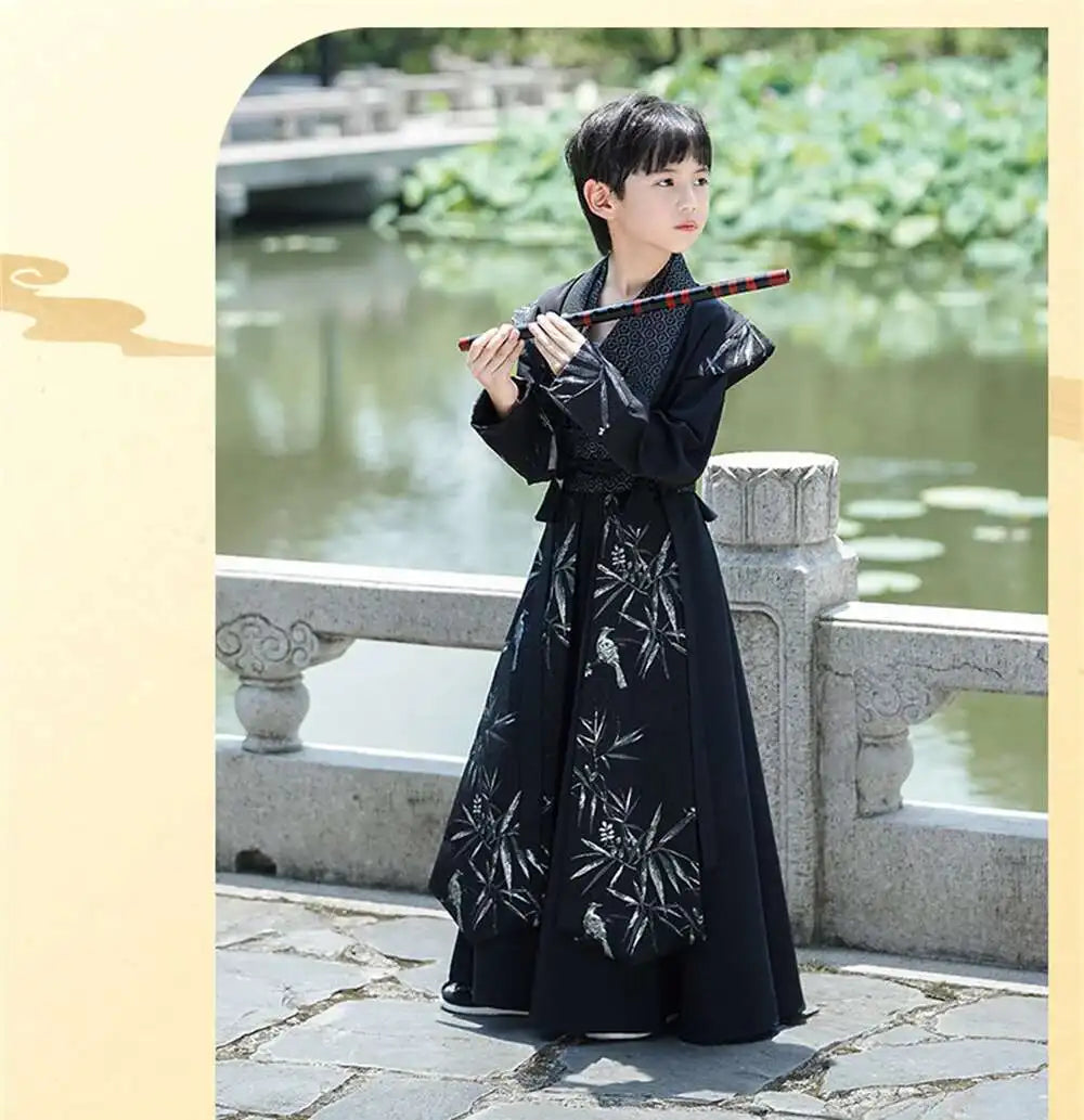 Gut aussehende Jungen Verbesserter Hanfu Orientalischer chinesischer Stil High-End Tang Anzug Kinderauftritt Schwertkämpfer Traditionelles altes Kostüm