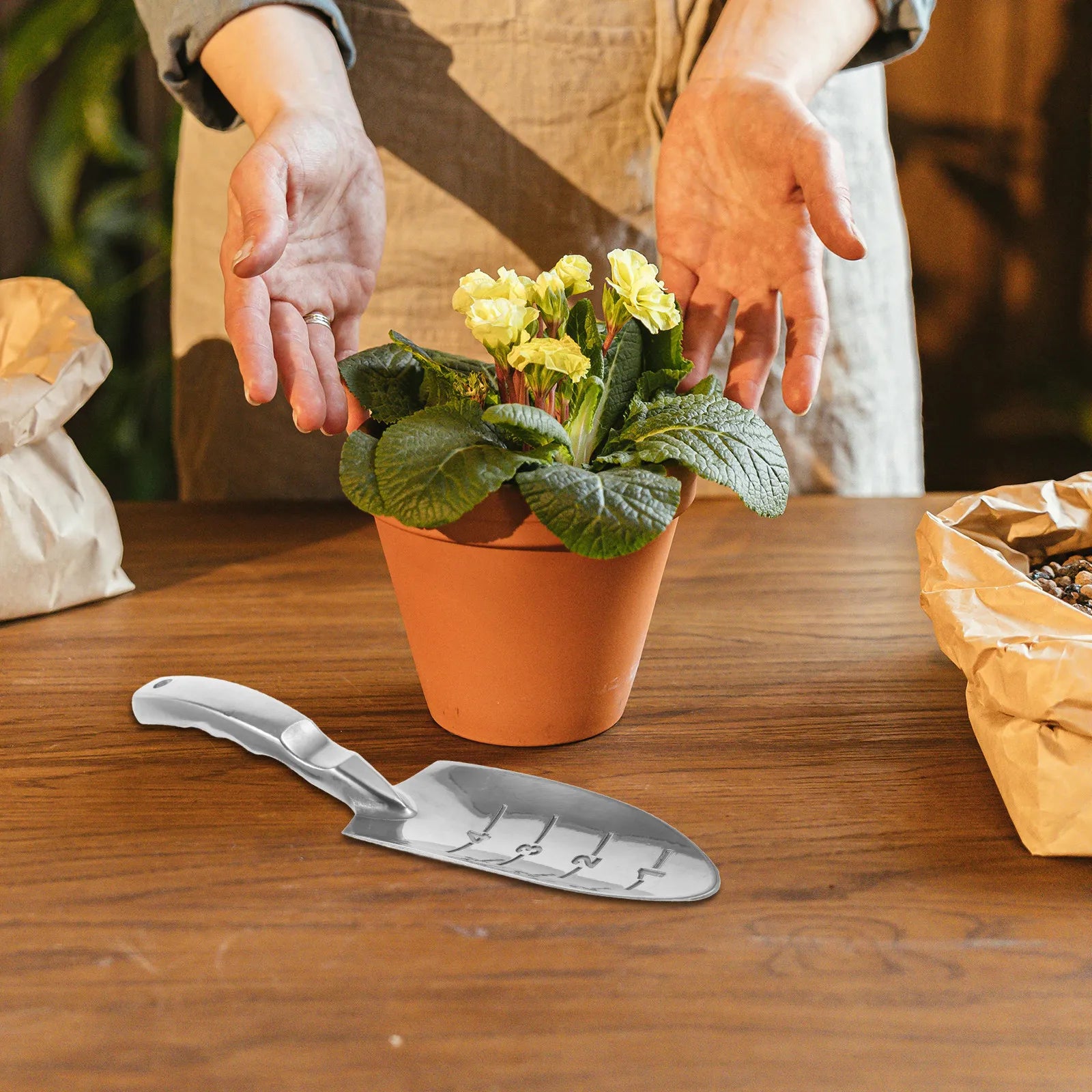 Aluminiumlegierung Gartenhandschaufel Leichtes tragbares Grabwerkzeug zum Pflanzen von Erde Kultivator für Outdoor Camping Wandern