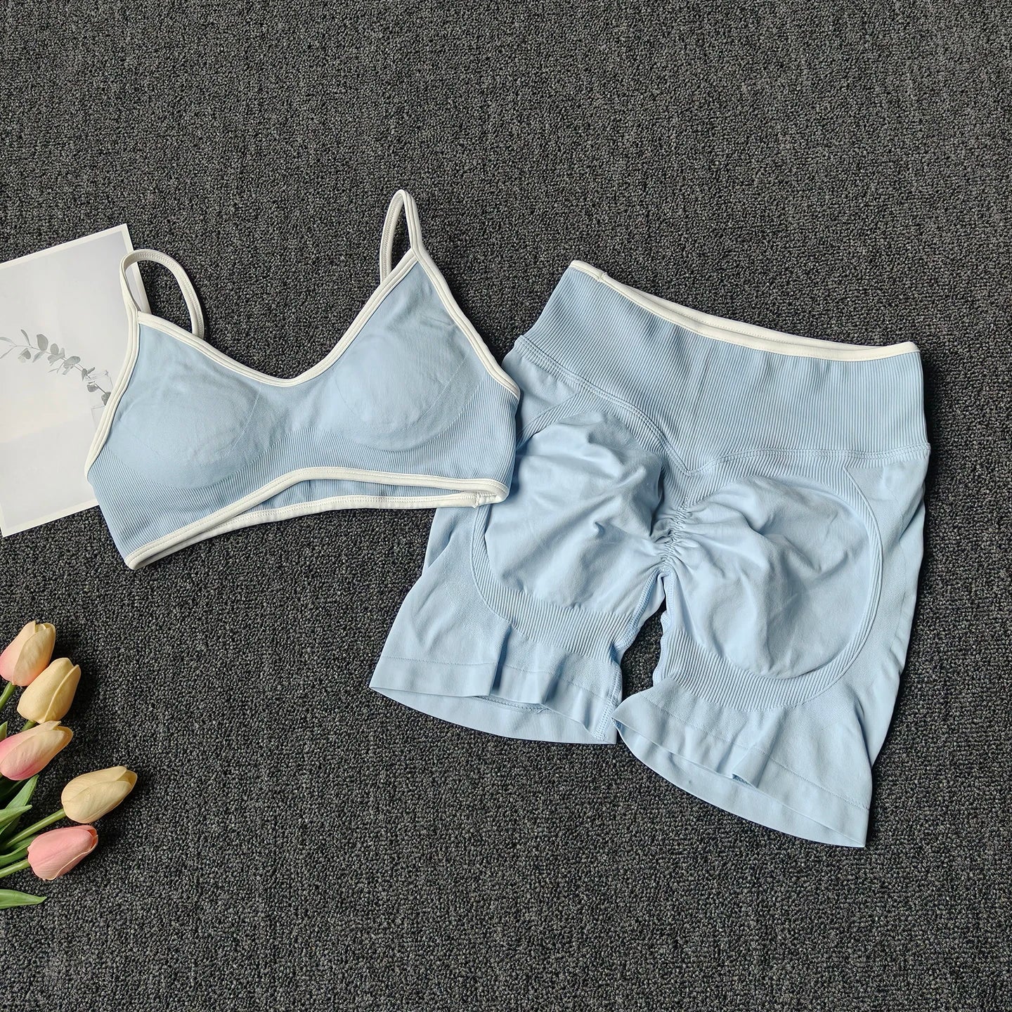 Pfirsich-Po-Yoga-Anzug Damen Gym Nahtloser Träger-BH mit Raffung Hoher Bund Po-Lifting Bauchstraffende Shorts Fitness-Set