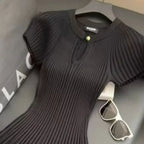 Neues schwarzes Strickkleid Modischer eleganter Stil, der einen göttlichen Charme ausstrahlt – figurbetontes Kleid mit Taillierung