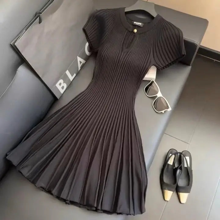 Neues schwarzes Strickkleid Modischer eleganter Stil, der einen göttlichen Charme ausstrahlt – figurbetontes Kleid mit Taillierung
