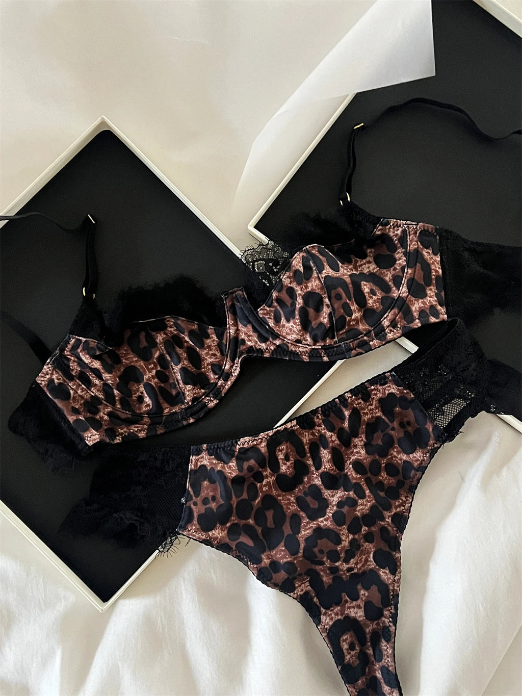 Französisches Unterwäsche-Set Leopard Sexy Stahlring-Spitze Triangel-BH-Slip-Anzüge Vintage Fashion Push-Up-Dessous Ins Bodycon