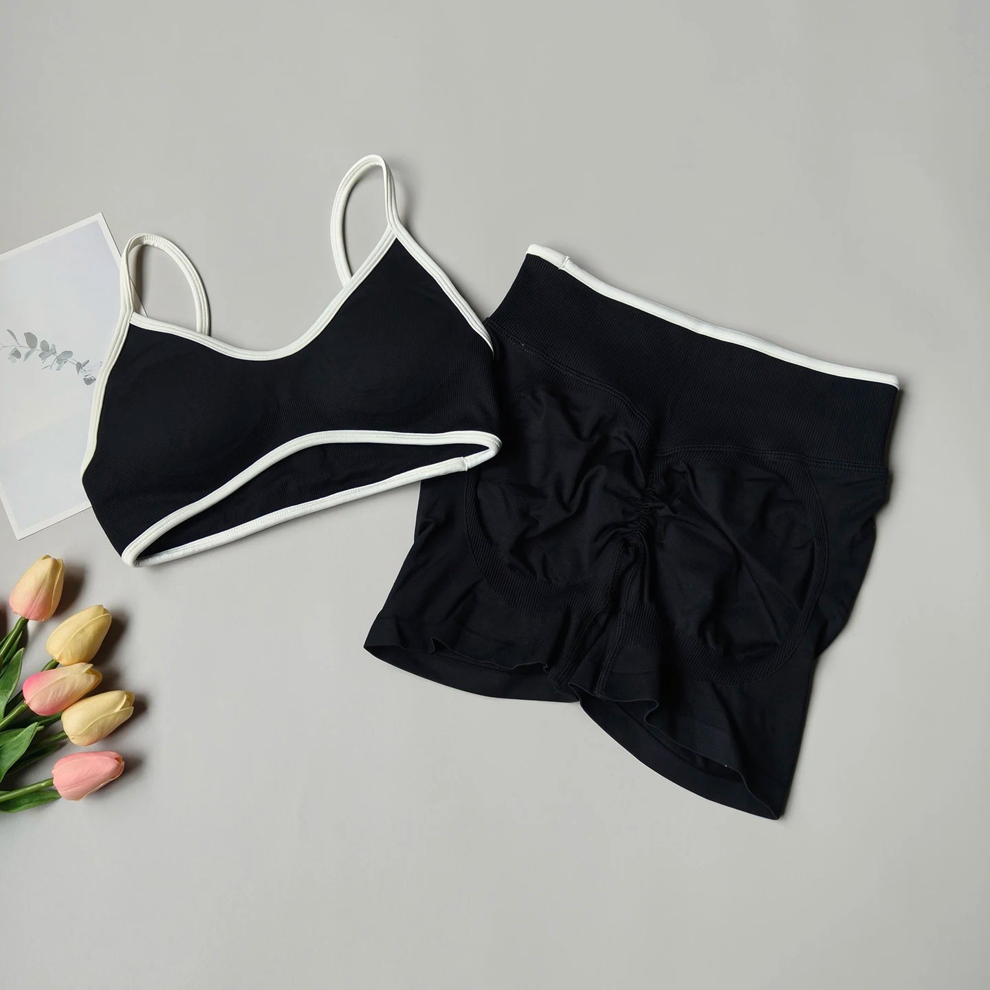 Pfirsich-Po-Yoga-Anzug Damen Gym Nahtloser Träger-BH mit Raffung Hoher Bund Po-Lifting Bauchstraffende Shorts Fitness-Set