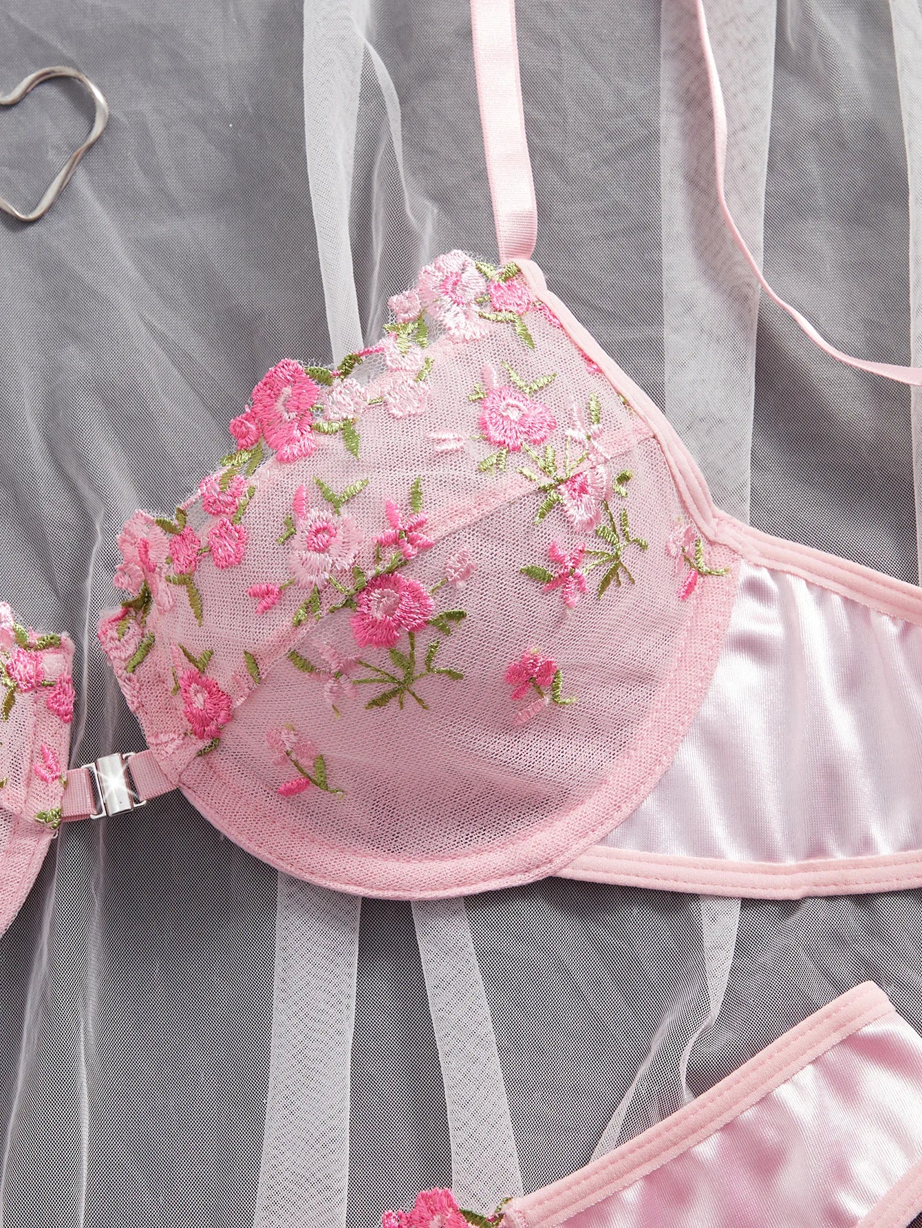 Rosa floral besticktes Dessous-Set 2-teilig mit Bügel, halbtransparent, Verschluss vorne, doppelter Haken hinten, sexy Unterwäsche für romantische Anlässe