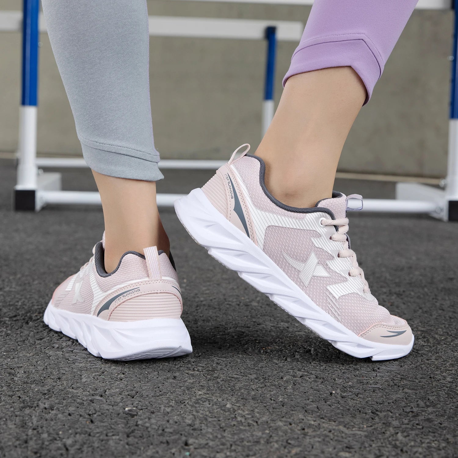Xtep Damen Laufschuhe Verschleißfeste Freizeit-Sportschuhe Für Damen Winter Tennis Sneaker Damen Weiß 879318110073