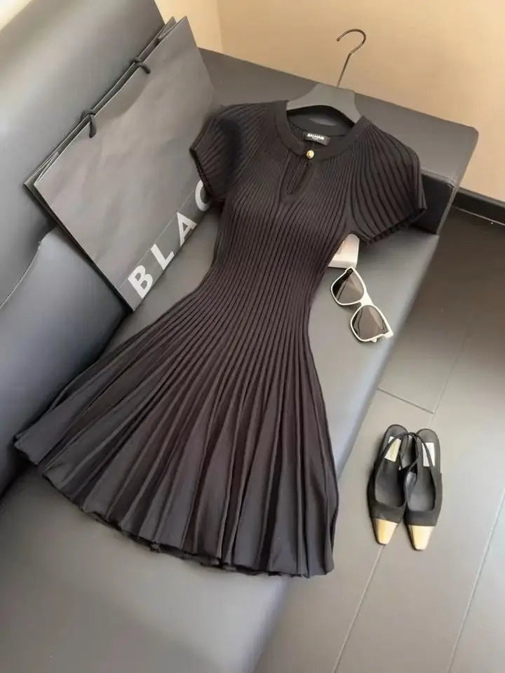 Neues schwarzes Strickkleid Modischer eleganter Stil, der einen göttlichen Charme ausstrahlt – figurbetontes Kleid mit Taillierung