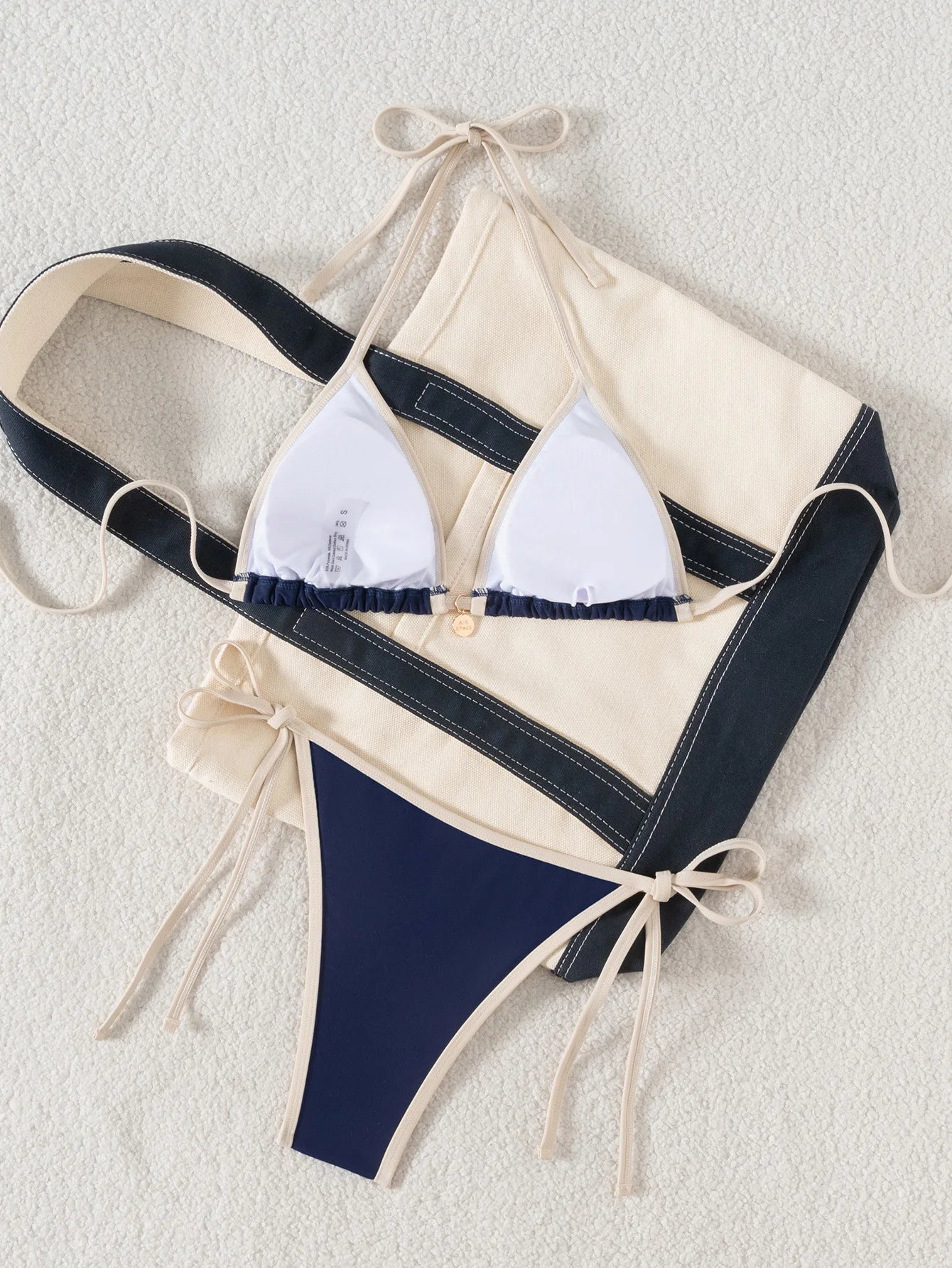 2026 Neu eingetroffen: Sexy Bikini-Set, zweiteiliger Damen-Badeanzug mit Color-Blocking-Rand, seitlicher Bindung und überkreuzten Rückendetails für Strand und Pool