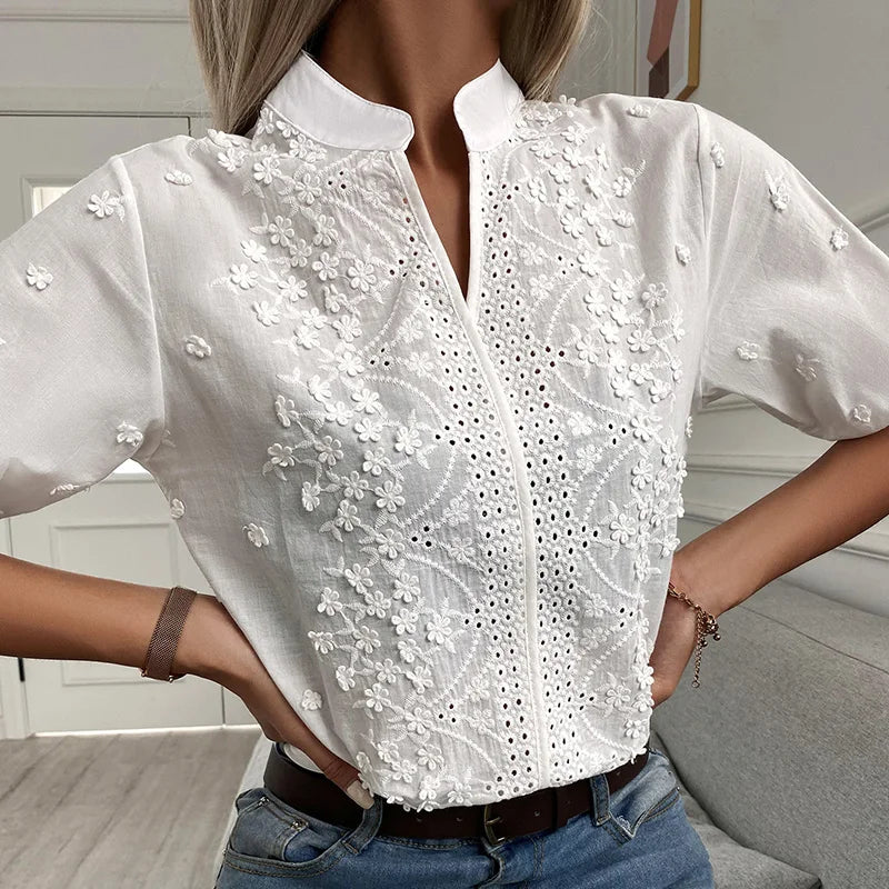 Sommer Blumenstickerei Spitzenbluse Mode Damen V-Ausschnitt Freizeitshirt Chic Kurzarm Hohl-Out Oberteile Elegante Blusen 24350