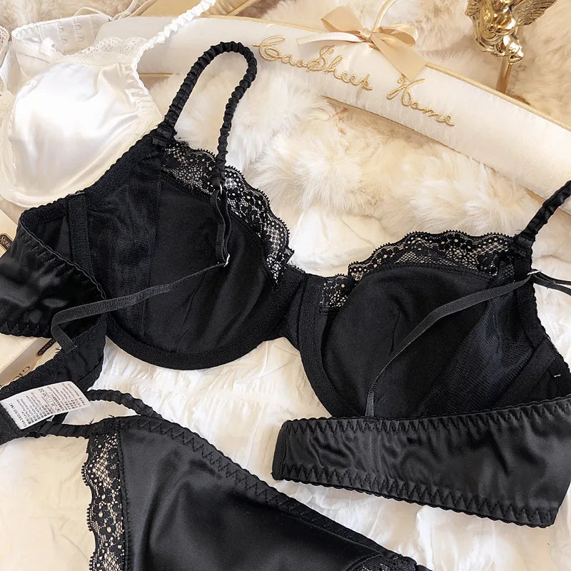 Sommer Damen Dessous Set Französisches Sexy Spitzen-Ultra-Dünn-BH-Set Seidenstoff Komfort Verstellbare Träger Bralette Strings Unterwäsche-Set