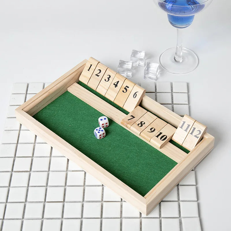 Hölzernes Shut the Box Würfelbrettspiel Klassische Tischversion mit 12 Zahlen, Kneipenstil, traditionelles Familien-Partyspiel für drinnen Hauptbild