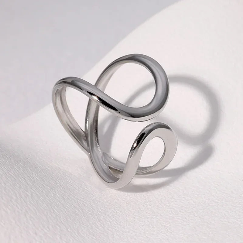LATS Edelstahl Goldfarbene Ringe für Damen und Herren 2024 Farbecht Beliebte Party Personalisierte Überzogene Charms Schmuck Geschenke