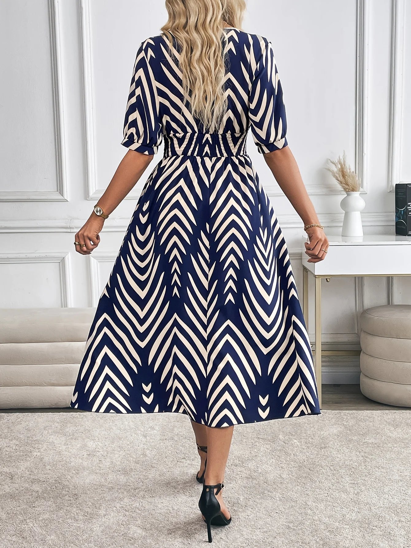 Elegantes Damenkleid mit großem, gerichtetem geometrischem Muster, modischer Freizeitrock Zweitbild
