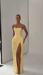 Damen einfarbiges plissiertes, sexy trägerloses Kleid, elegantes schulterfreies, rückenfreies Kleid mit hoher Taille und Schlitz 2026, neues Abendparty-Kleid