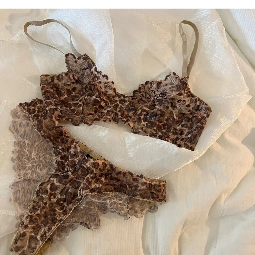 Französische sexy Unterwäsche, dünner Leopardendruck, transparente Dessous, bequeme, geraffte Bügel-BH-Set für Damen, String