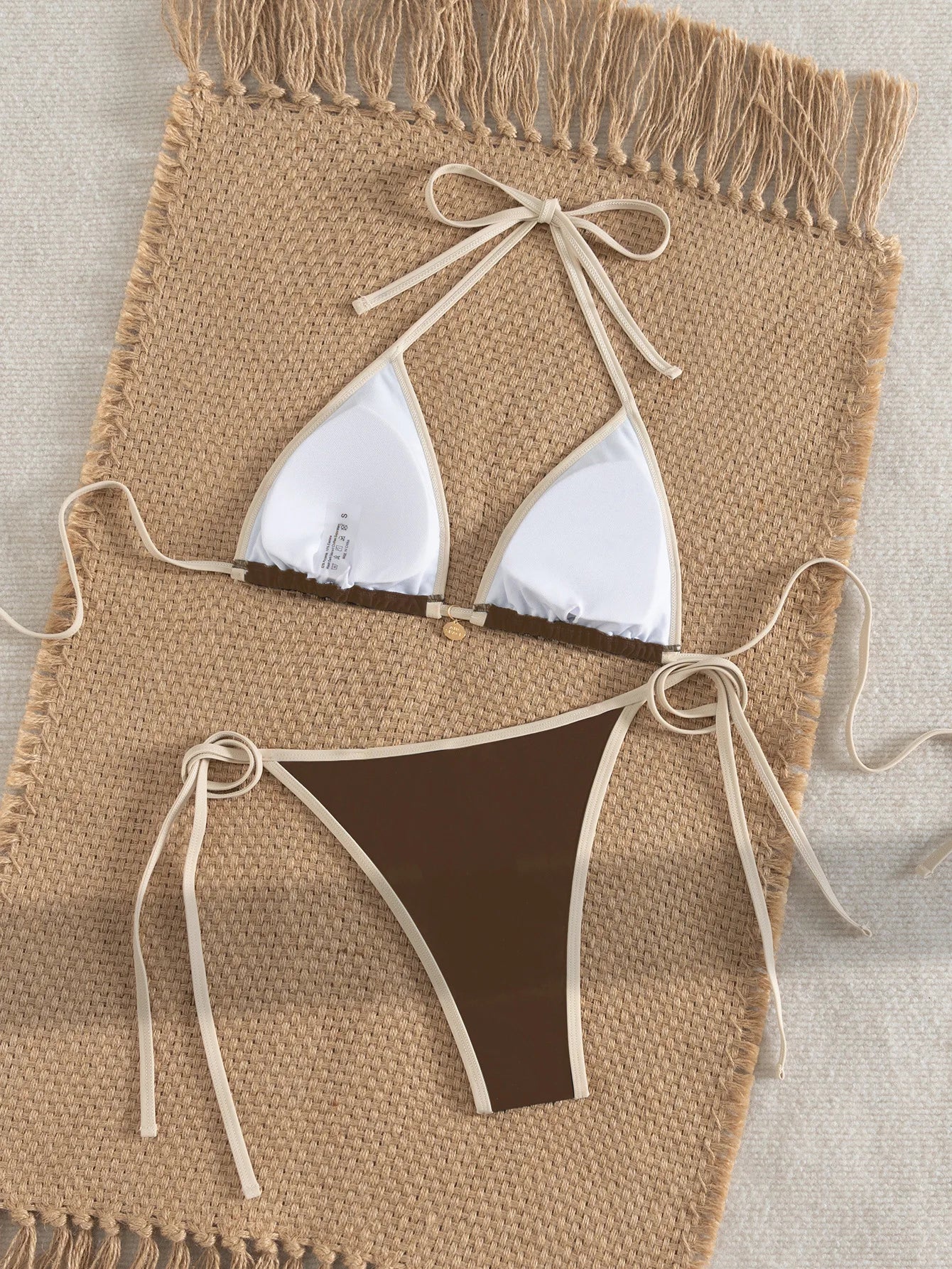 2026 Neu eingetroffen: Sexy Bikini-Set, zweiteiliger Damen-Badeanzug mit Color-Blocking-Rand, seitlicher Bindung und überkreuzten Rückendetails für Strand und Pool