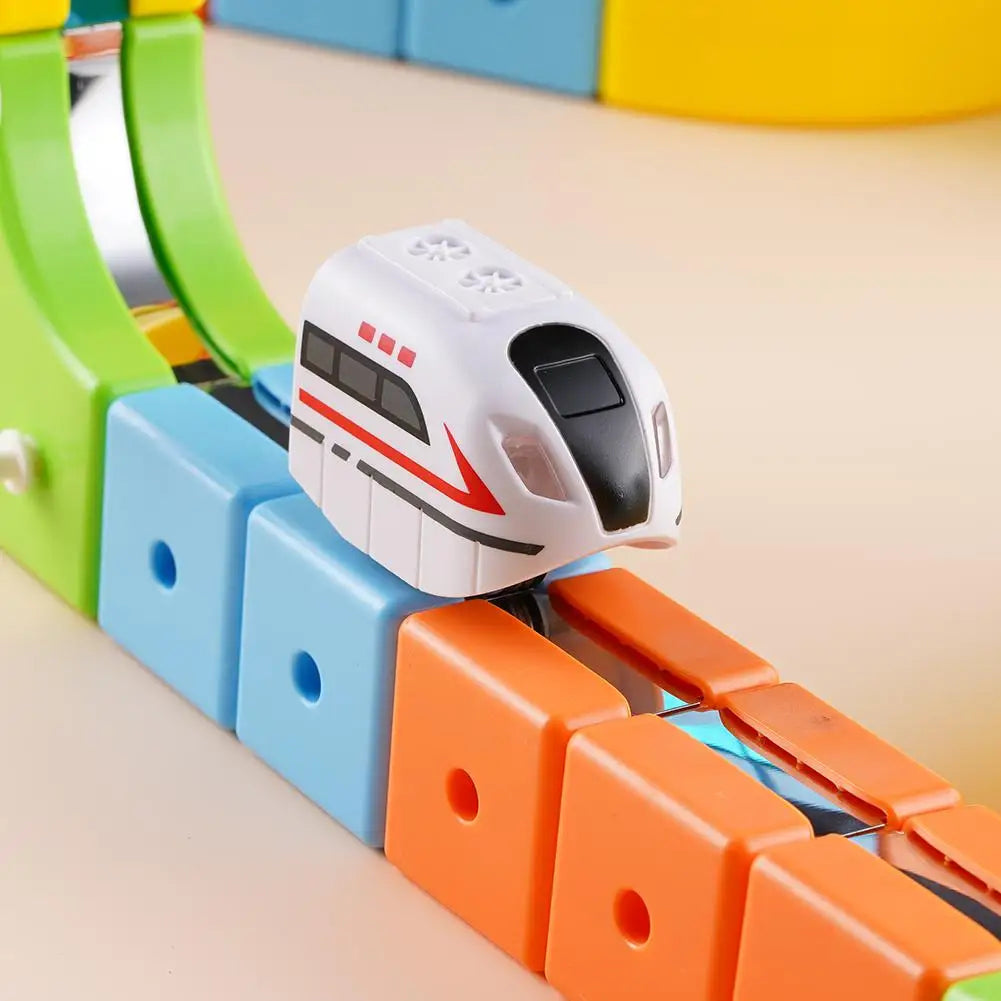 Magnetische elektrische Eisenbahnlokomotive Holzschiene Slot Diecast Eisenbahn mit zwei Waggons Holzzug Kinderspielzeug Biro Schiene