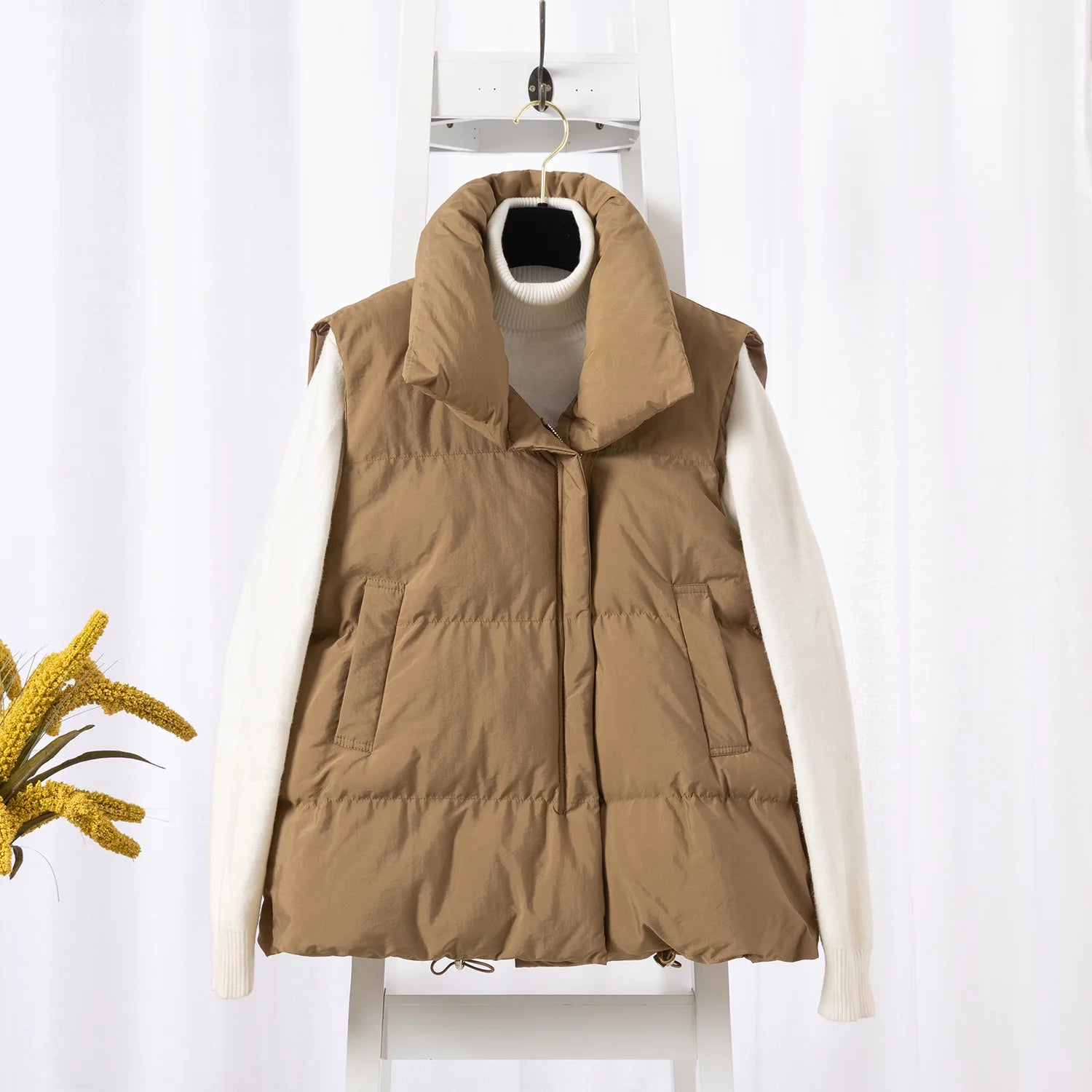 Damenmode Herbst Neu 2024 Stehkragen Elegante Daunenmäntel Warme Oberbekleidung Freizeitgürtel Ärmellose Winter Damenwesten Jacken
