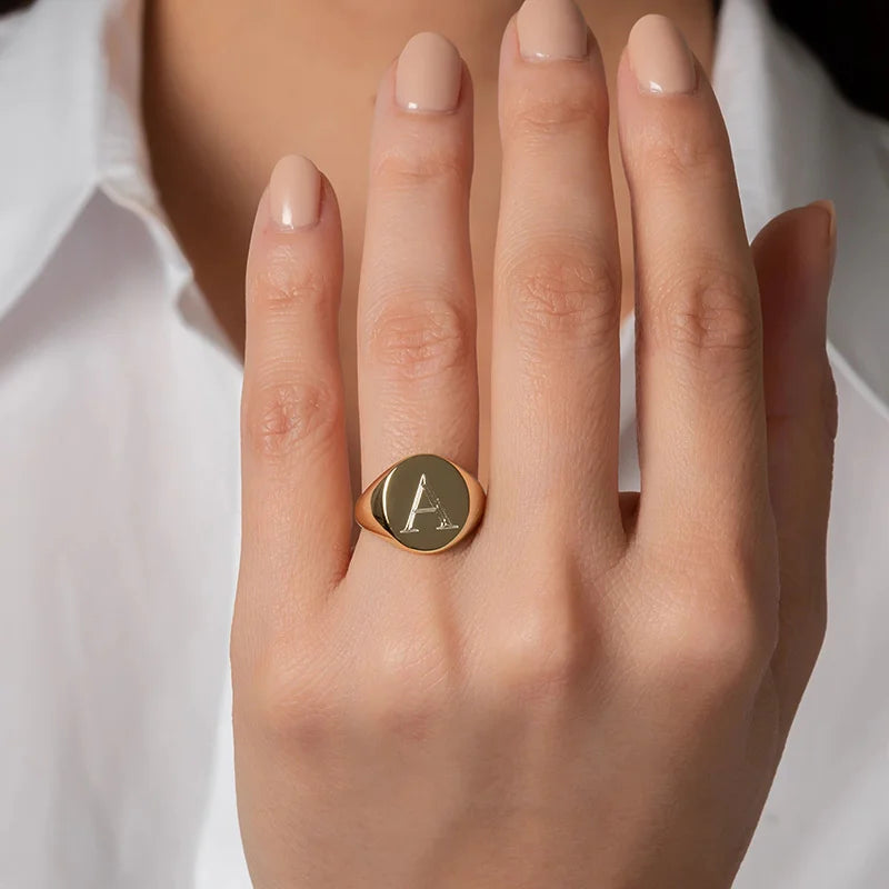 Personalisierter Damen-Siegelring, klobiger runder Initialen-Stempel, Edelstahl-Punk-Candid-Modeschmuckgeschenk für Mädchen