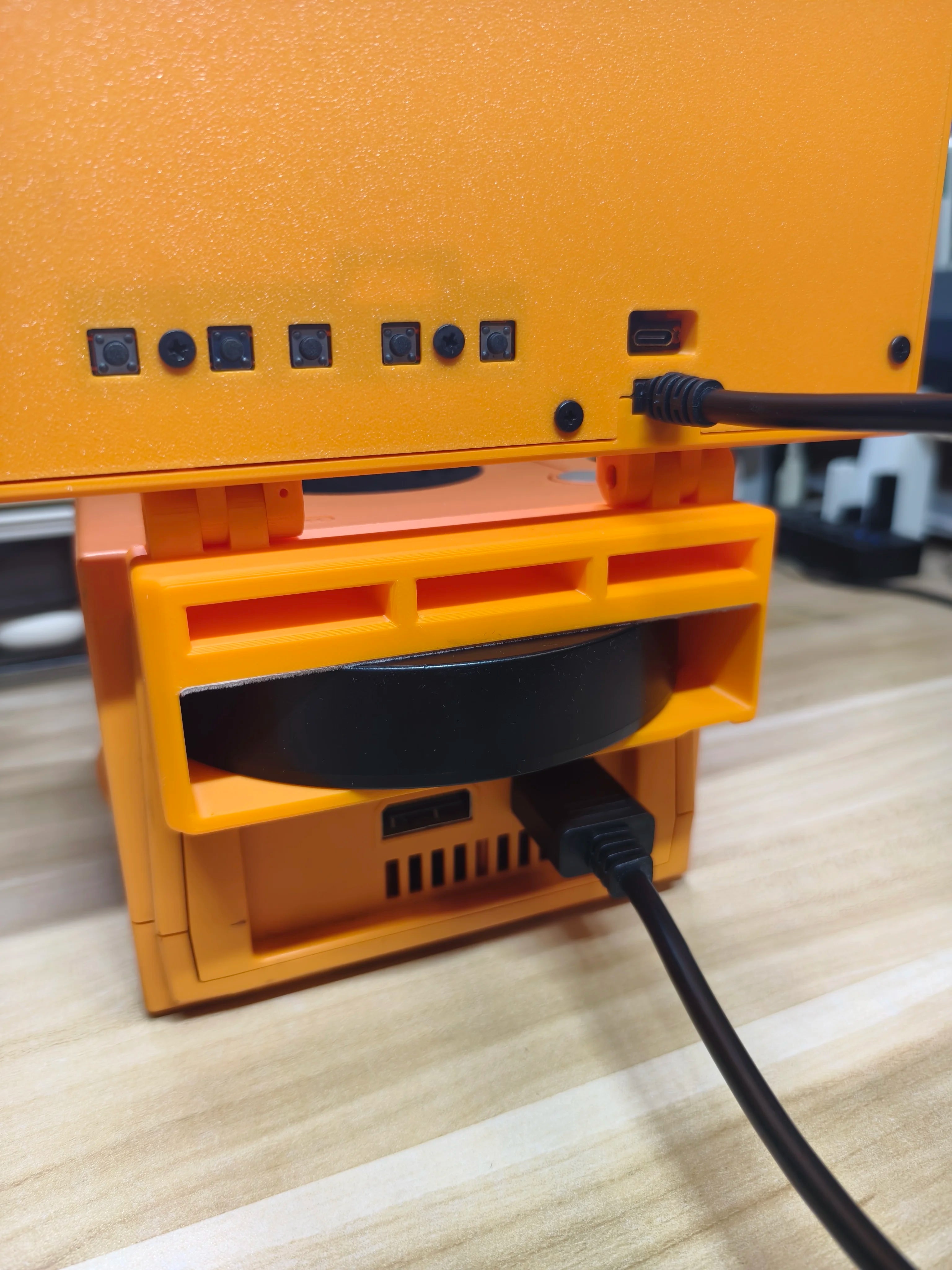 8-Zoll Gamecube 3D-Druck Retro Arcade Spielkonsole Tragbares Display Mini-Monitor mit Stereo für Gamecube NGC NTSC