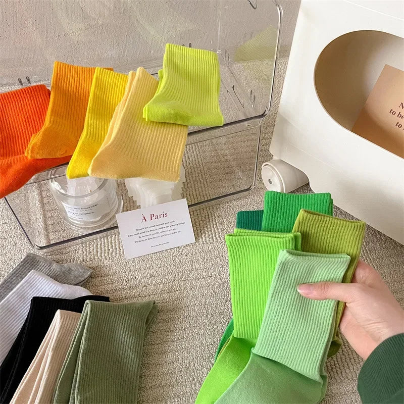 33 Farben Sommer Baumwolle Weiche Socken Fröhlich Bunte Damen Mid-Tube Strümpfe Modetrend Rot Grün Knöchelsocken Herbst Strumpfwaren Hauptbild